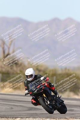 media/Dec-01-2025-Moto Forza (Mon) [[2daa91e15f]]/2-Intermediate Group/Session 3 (Turn 3)/